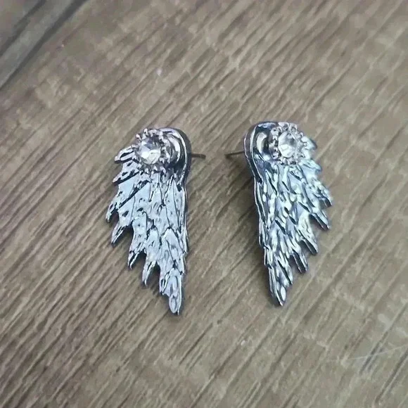 Women vintage stud wings earrings - Picture 5 of 5